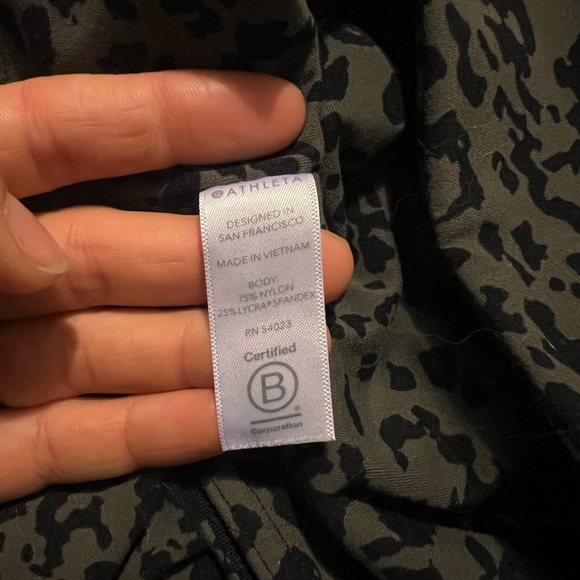 Athleta Salutation leggings - Picture 8 of 8